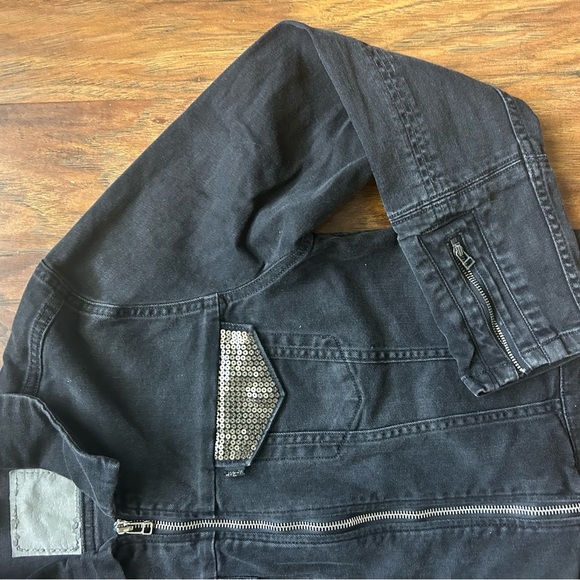 LEVI’S Black Denim Jacket with Silver Accents Women’s Size Large Distresses Moto - Picture 4 of 13